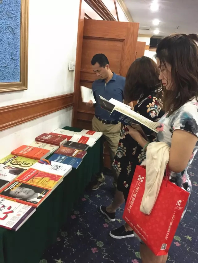 讓企業(yè)文化重構(gòu)推動(dòng)戰(zhàn)略調(diào)整成功——和王吉鵬一起走進(jìn)青啤、海爾！